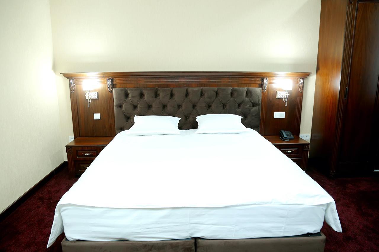 Hotel Grand Capital Tasjkent Buitenkant foto