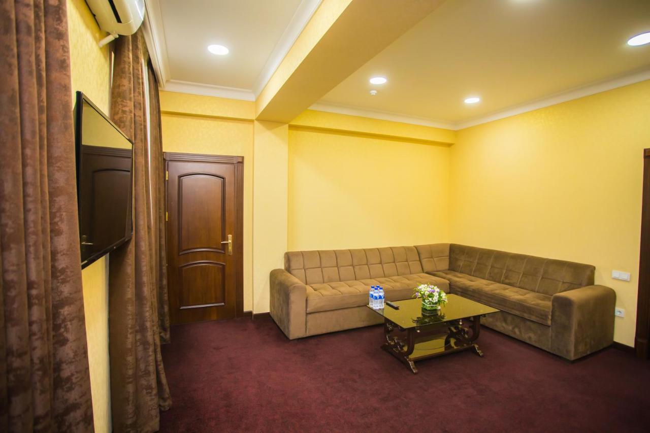 Hotel Grand Capital Tasjkent Buitenkant foto